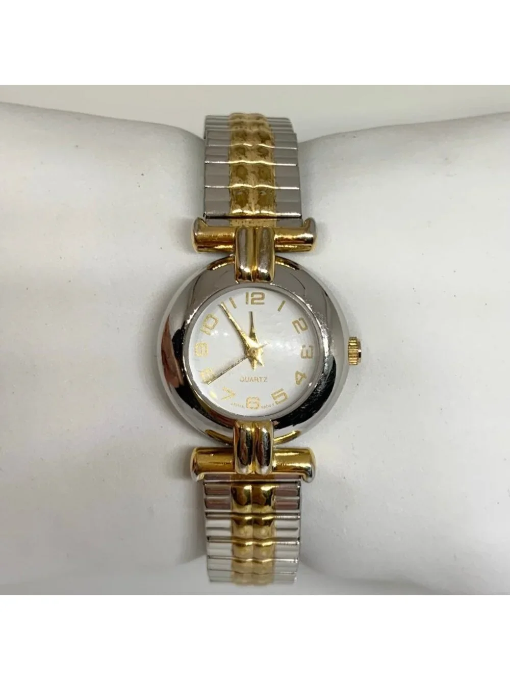 Women’s quartz analog watch silver gold tone 23mm stretch band running